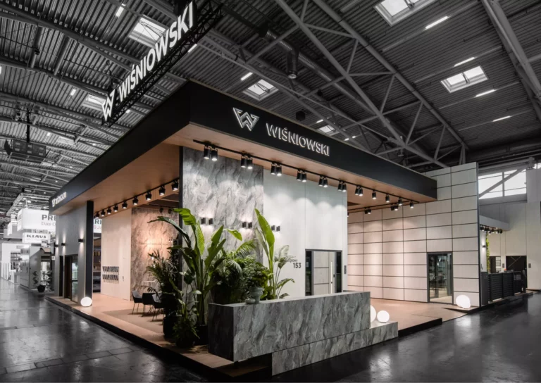 Jak skutecznie przeprowadzać prezentacje na stoisku targowym, aby przyciągnąć uwagę?